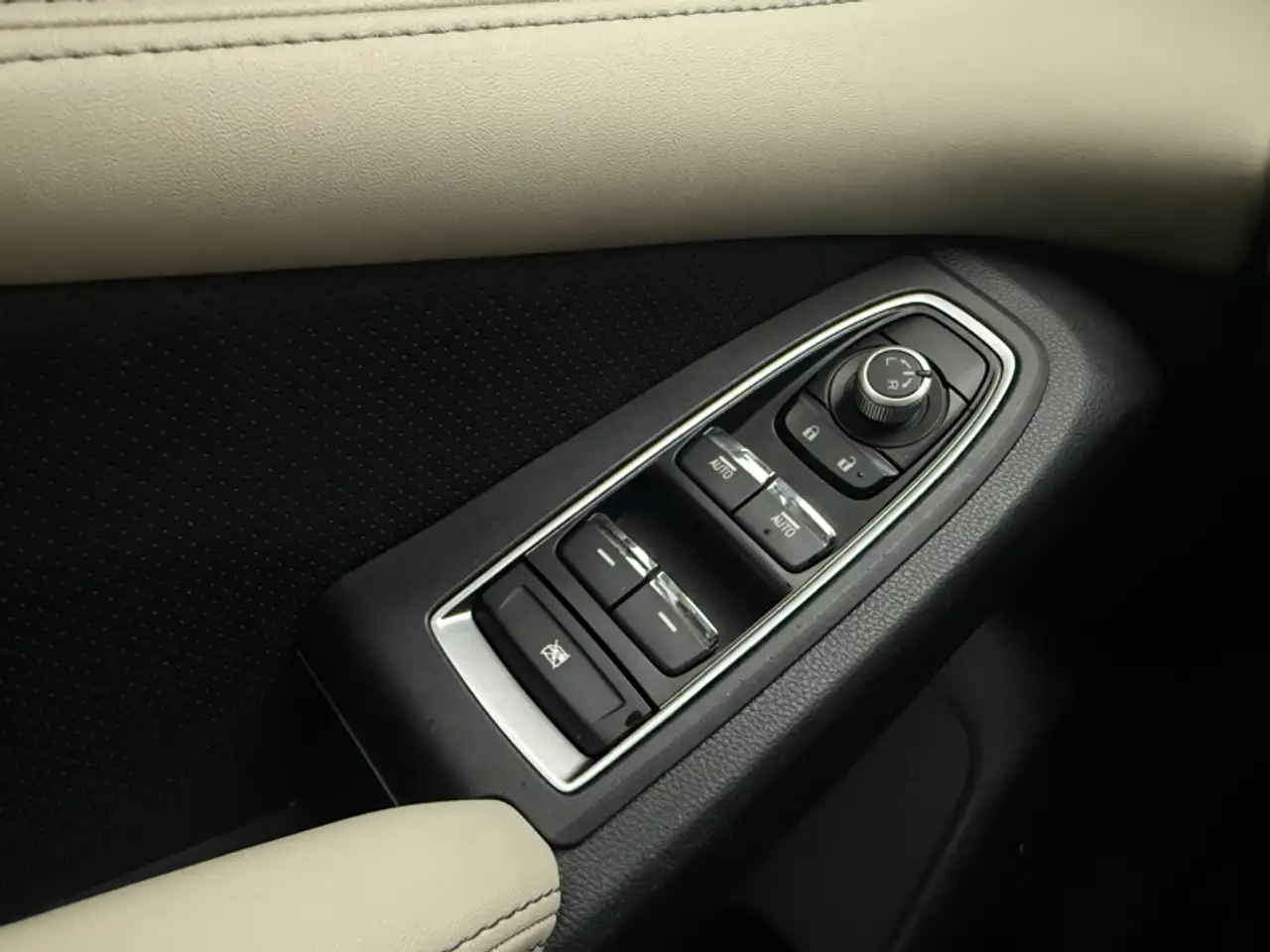 Subaru Ascent снимка Subaru Ascent