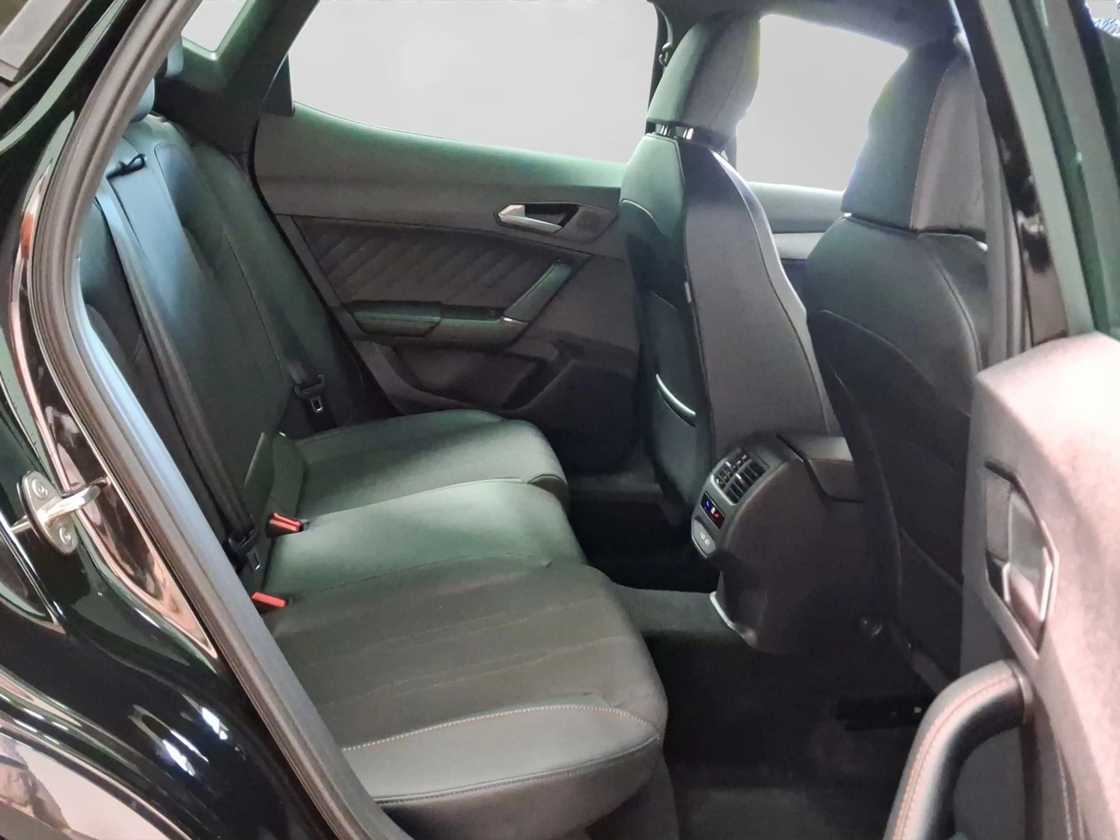 CUPRA Formentor 2.0 TDI DSG SENNHEISER NAVI 360° — photo 6