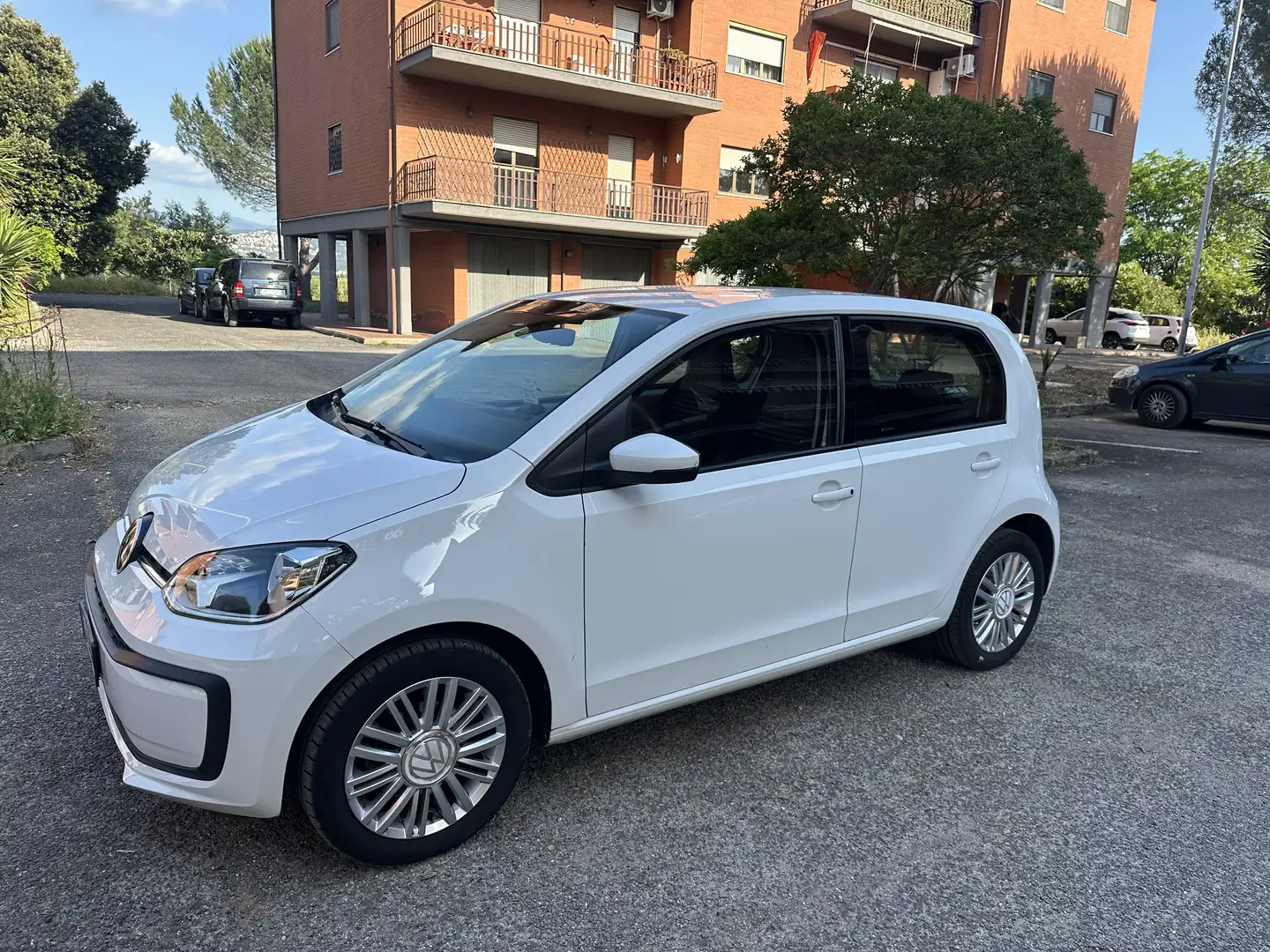 Volkswagen up! 5p 1.0 evo Move 65cv sensori  e telecamera - 1