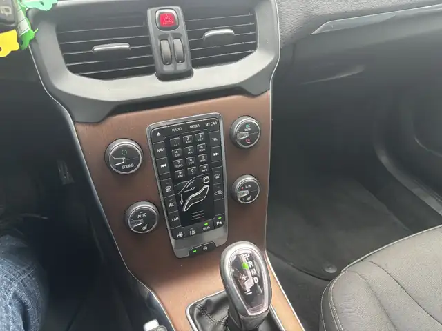 Volvo V40 Cross Country view 7