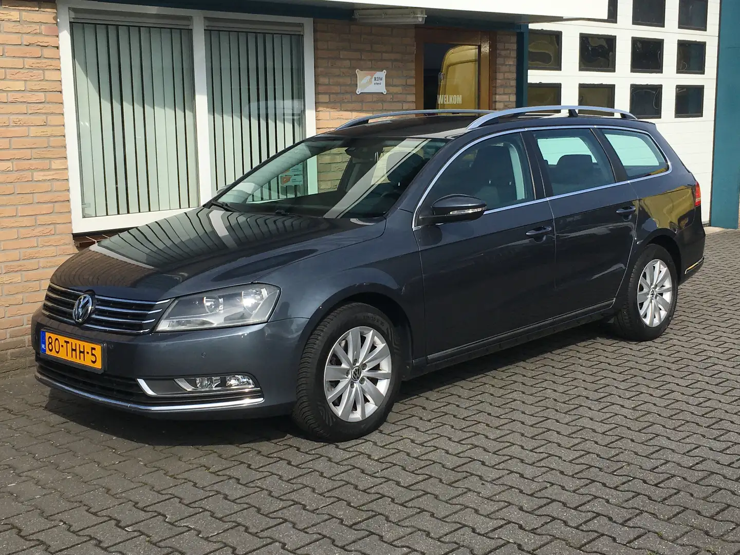 Volkswagen Passat Variant 1.6 TDI Comfortline BlueMotion Grijs - 1