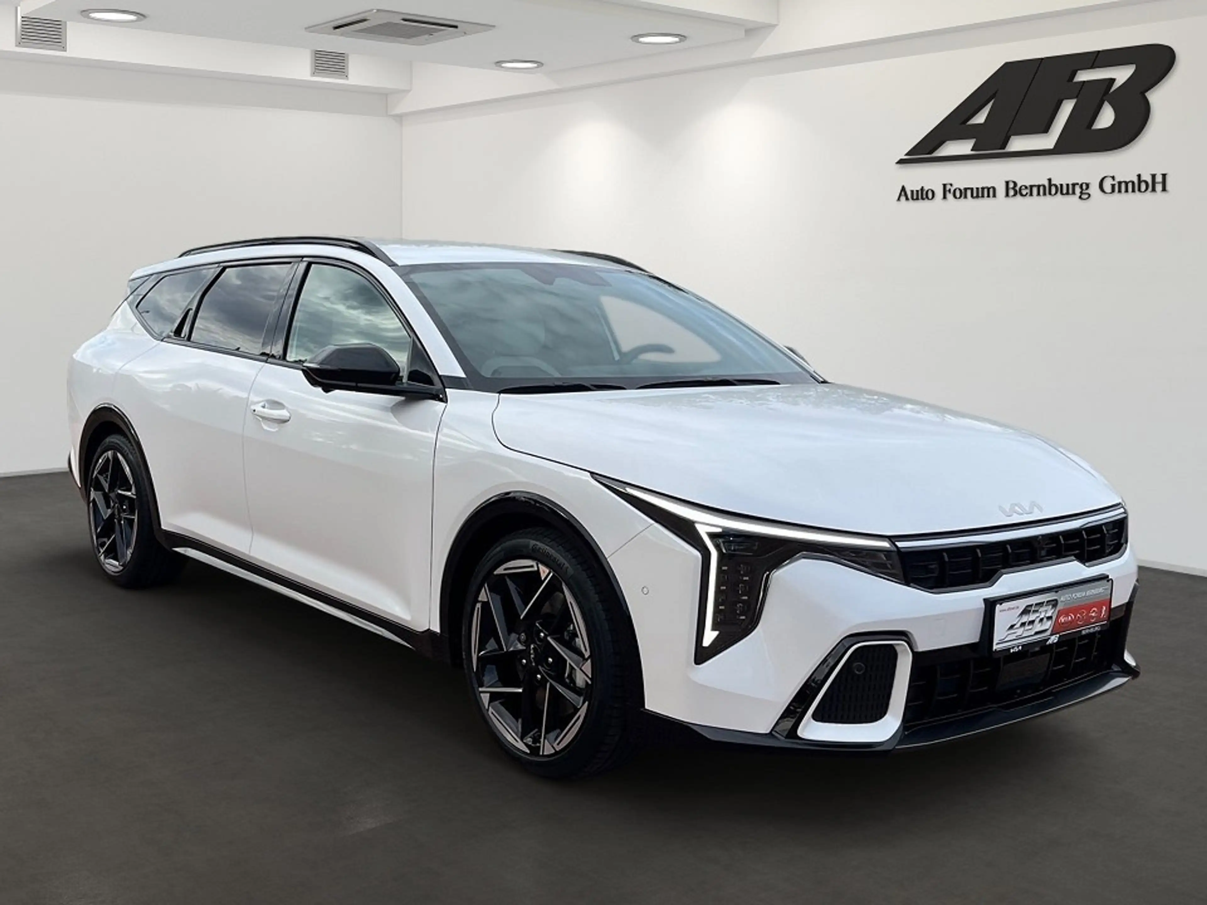 Kia K4 SW 1.6T DCT7 GT-Line Sitzpaket Navi Sound HUD 360 — photo 2