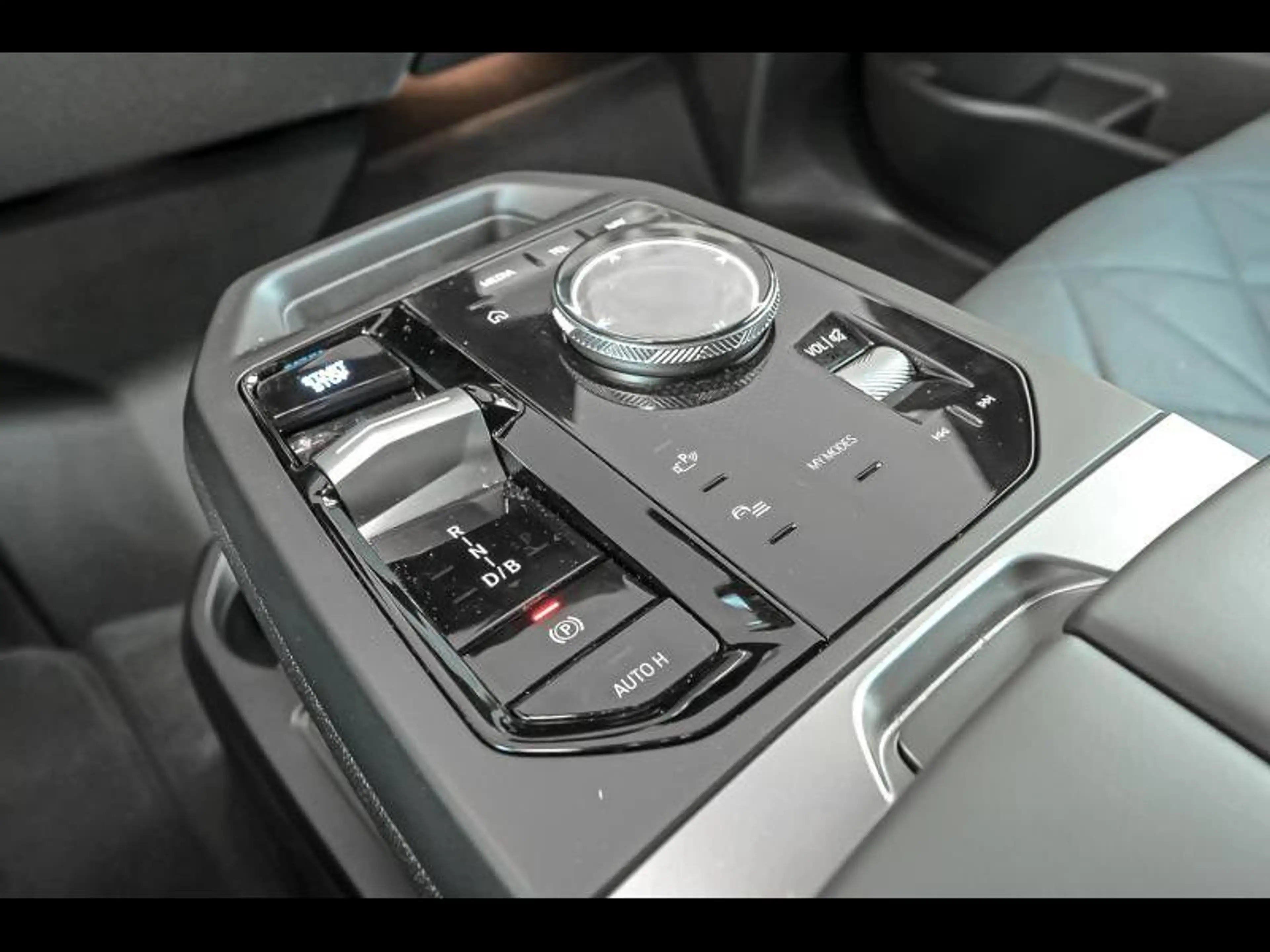 BMW iX xDrive60 M SPORTPAKKET PRO — photo 10