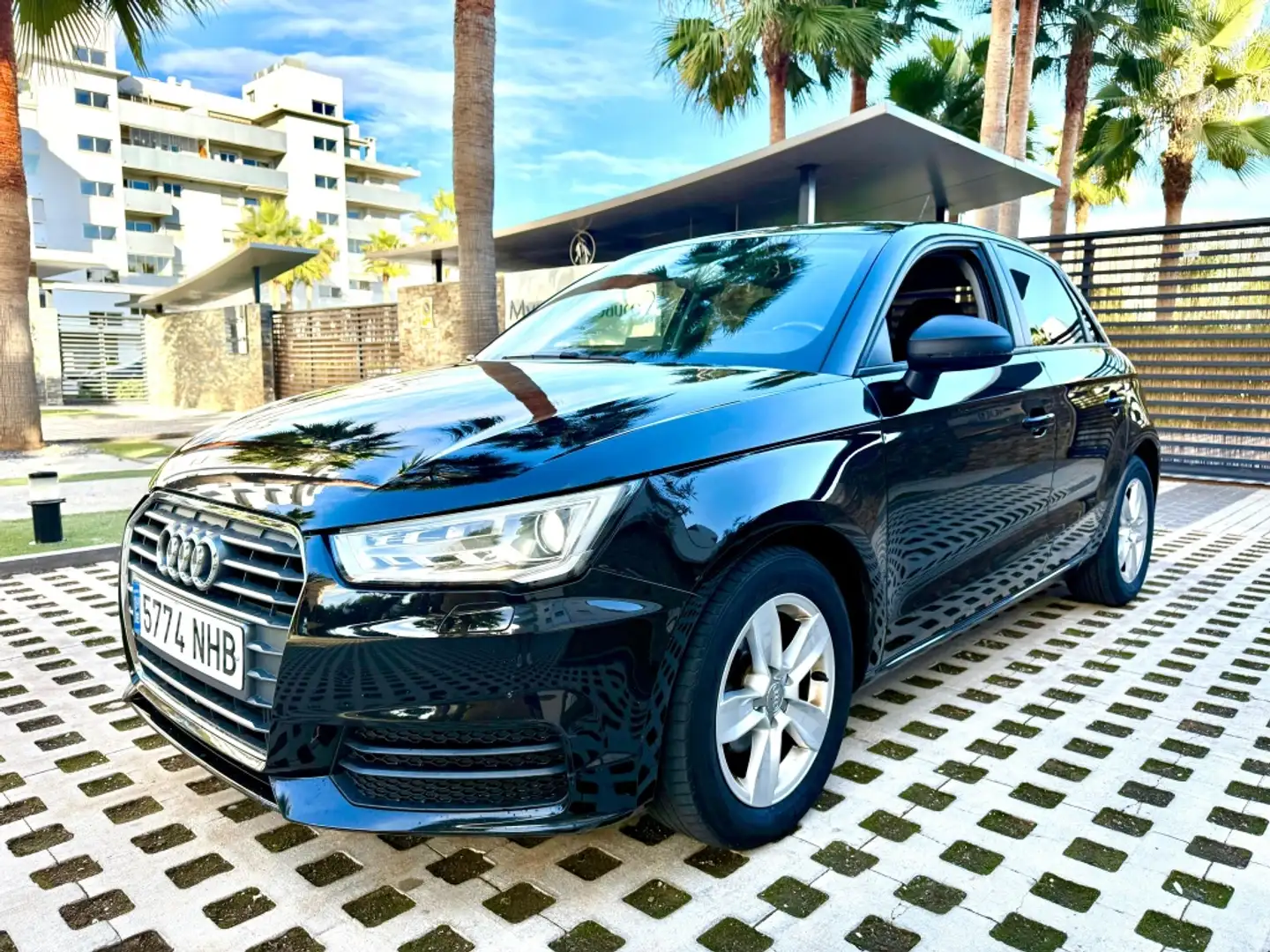 Audi A1 Sportback 1.4TDI ultra Design S-T Negro - 1