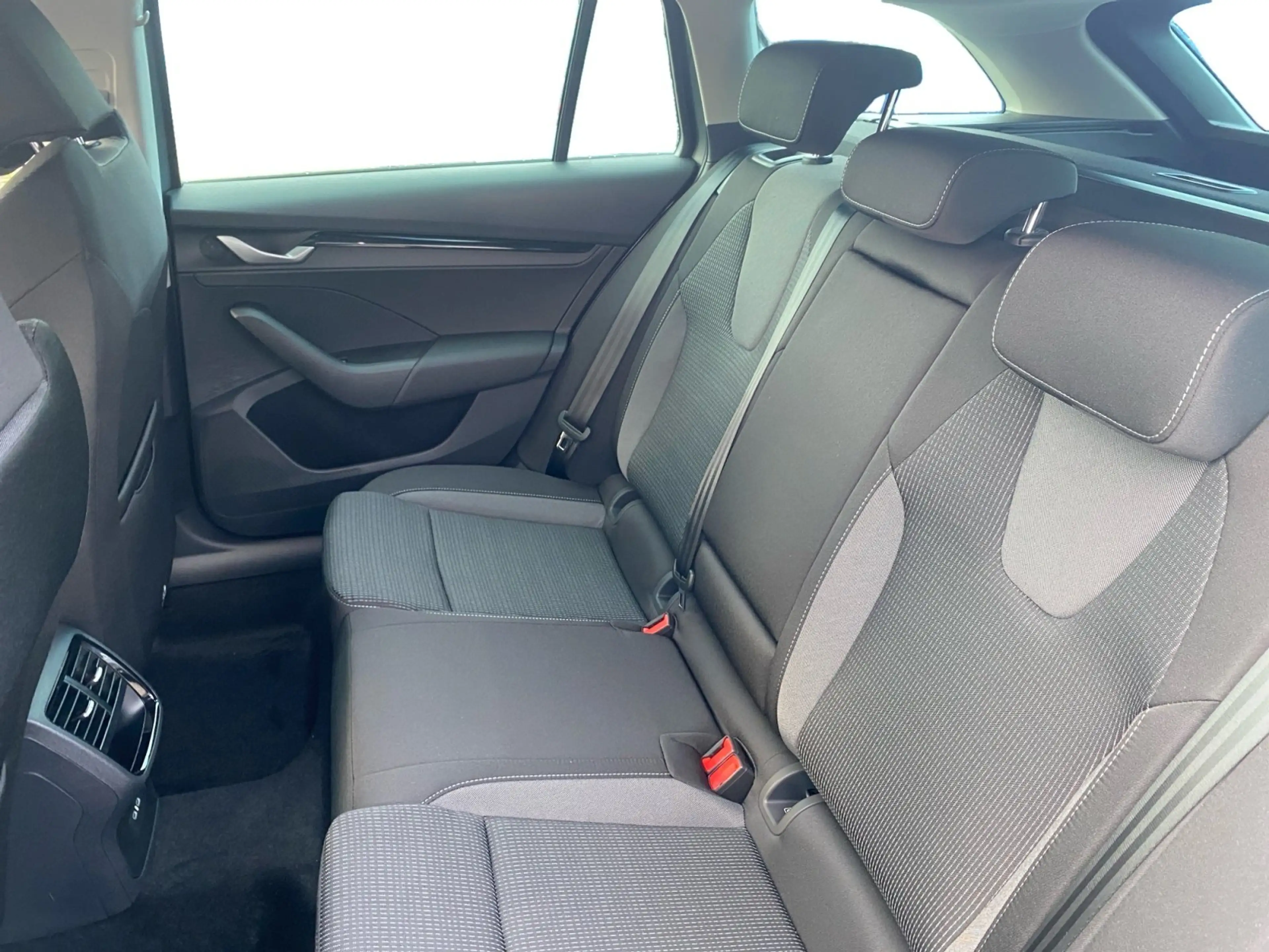 Skoda Octavia Combi Selection 1.5 TSI DSG ACC*AHK — photo 9