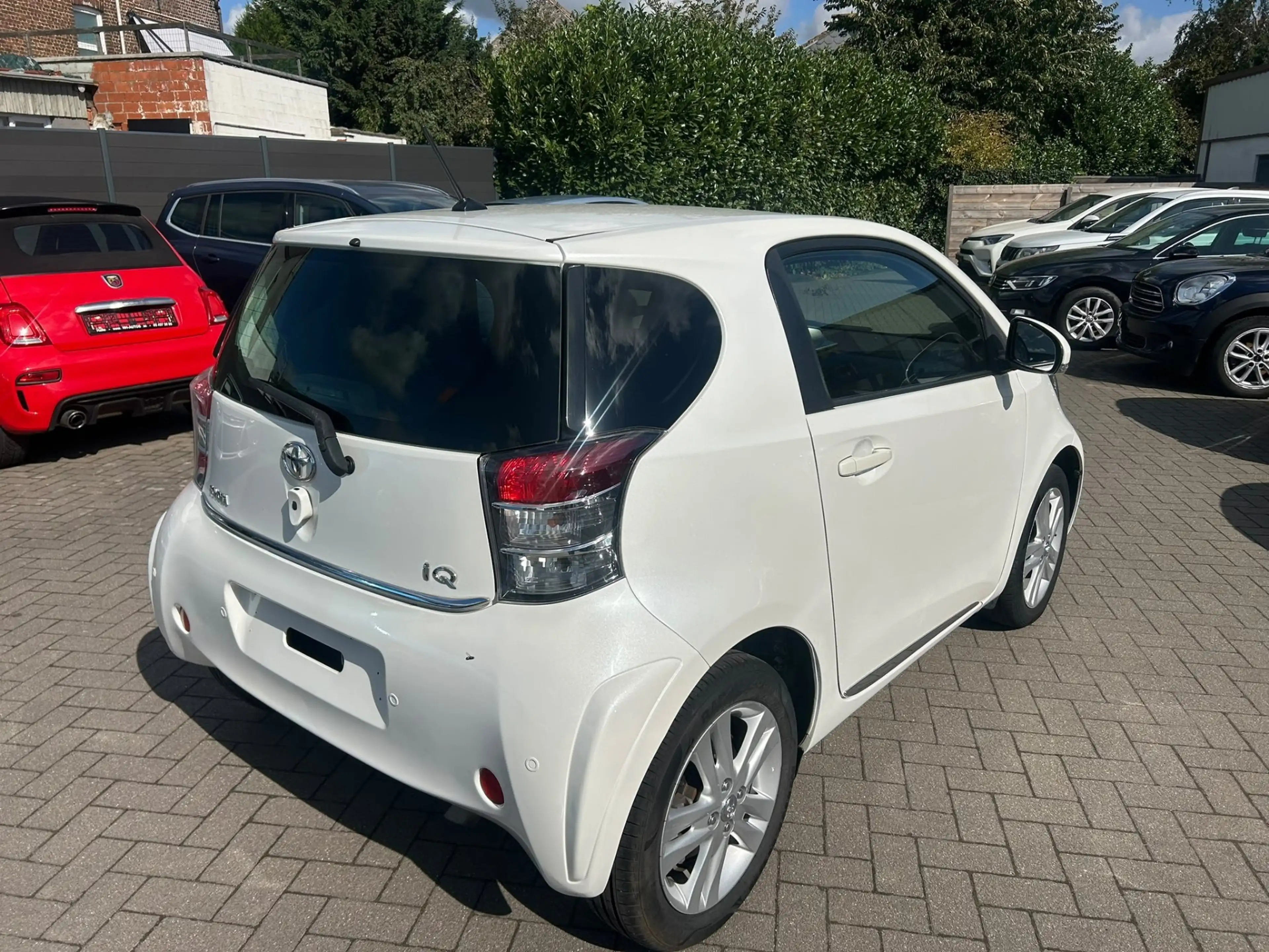 Toyota iQ iQ 1.33i VVT-i Premium Multidrive — photo 6