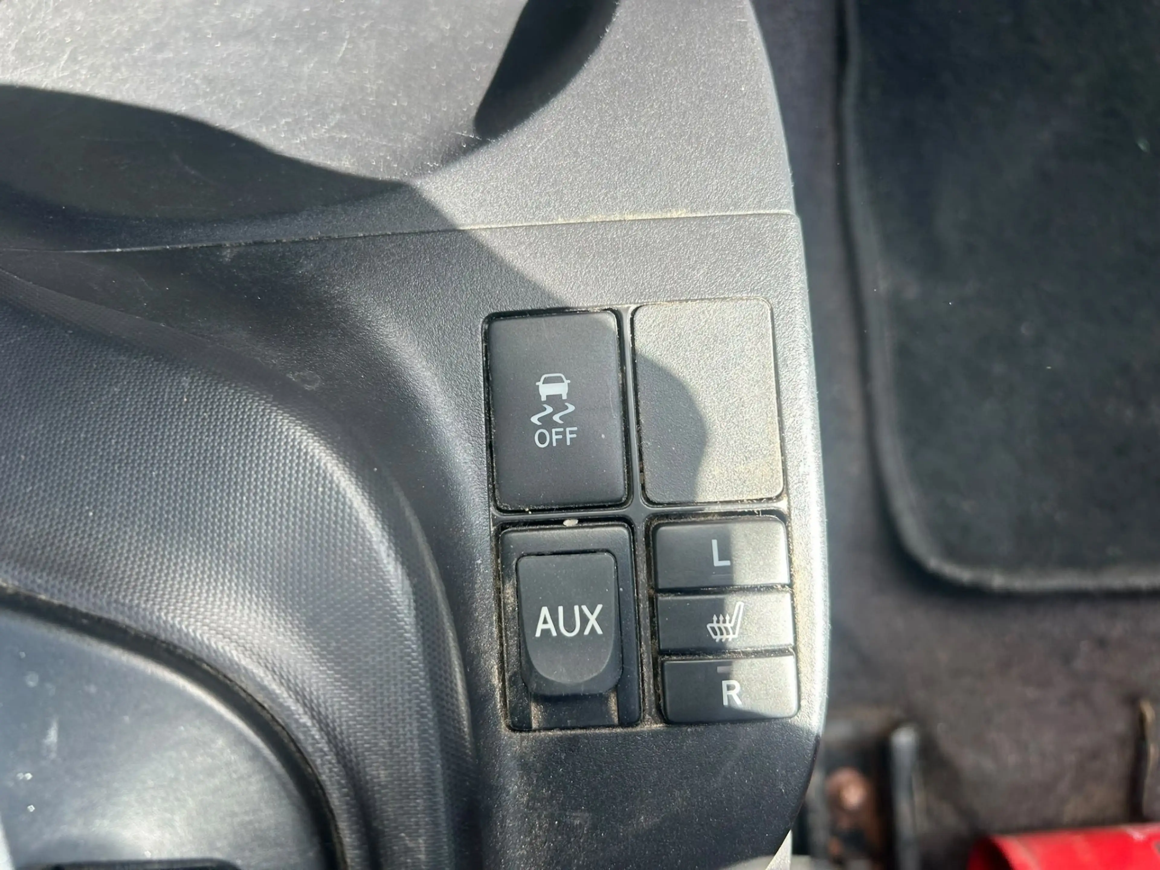 Toyota iQ iQ 1.33i VVT-i Premium Multidrive — photo 9