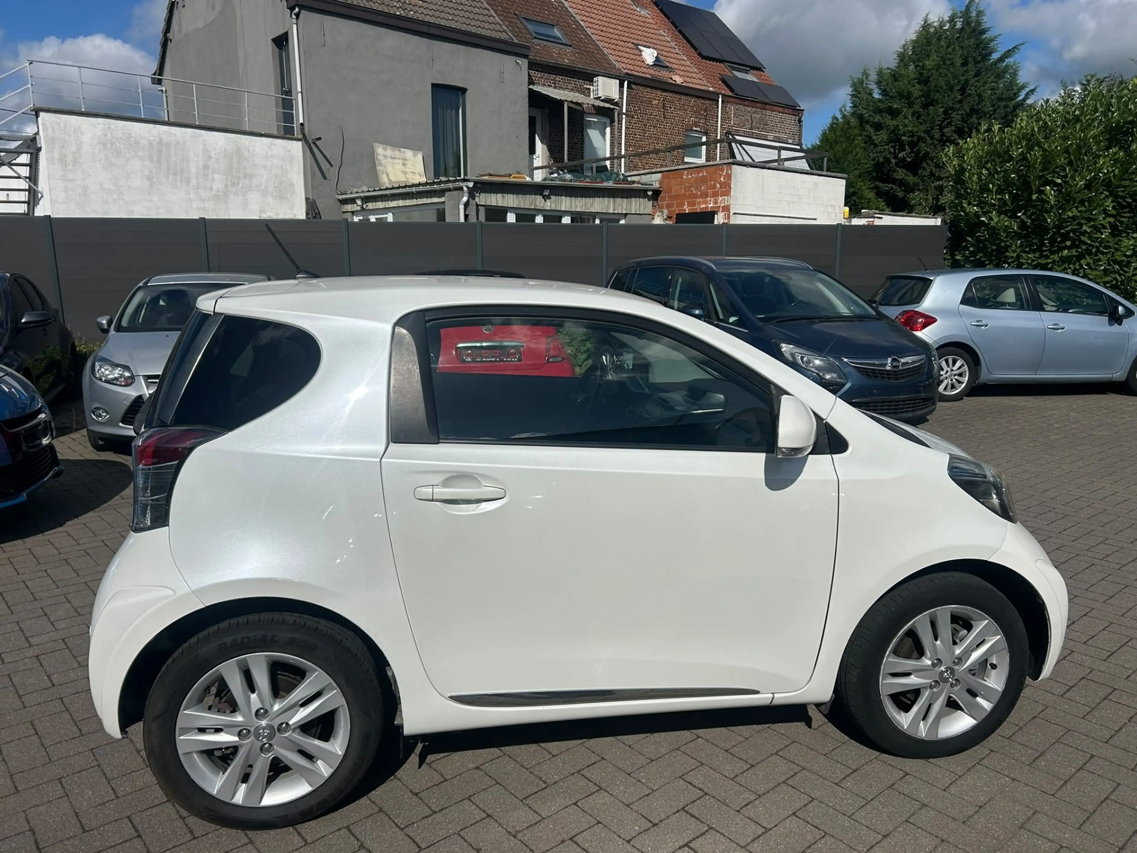 Toyota iQ iQ 1.33i VVT-i Premium Multidrive — photo 5