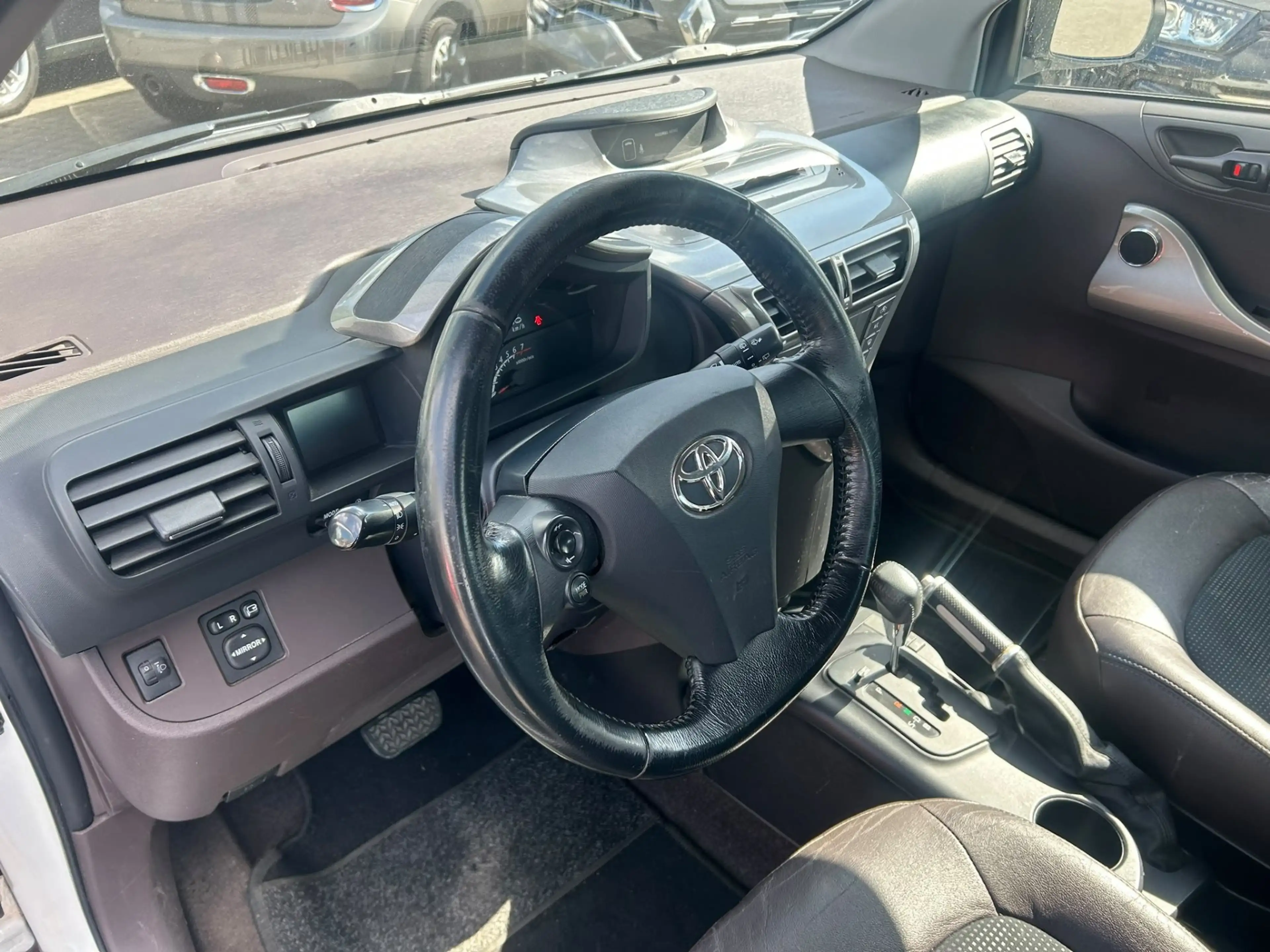 Toyota iQ iQ 1.33i VVT-i Premium Multidrive — photo 10