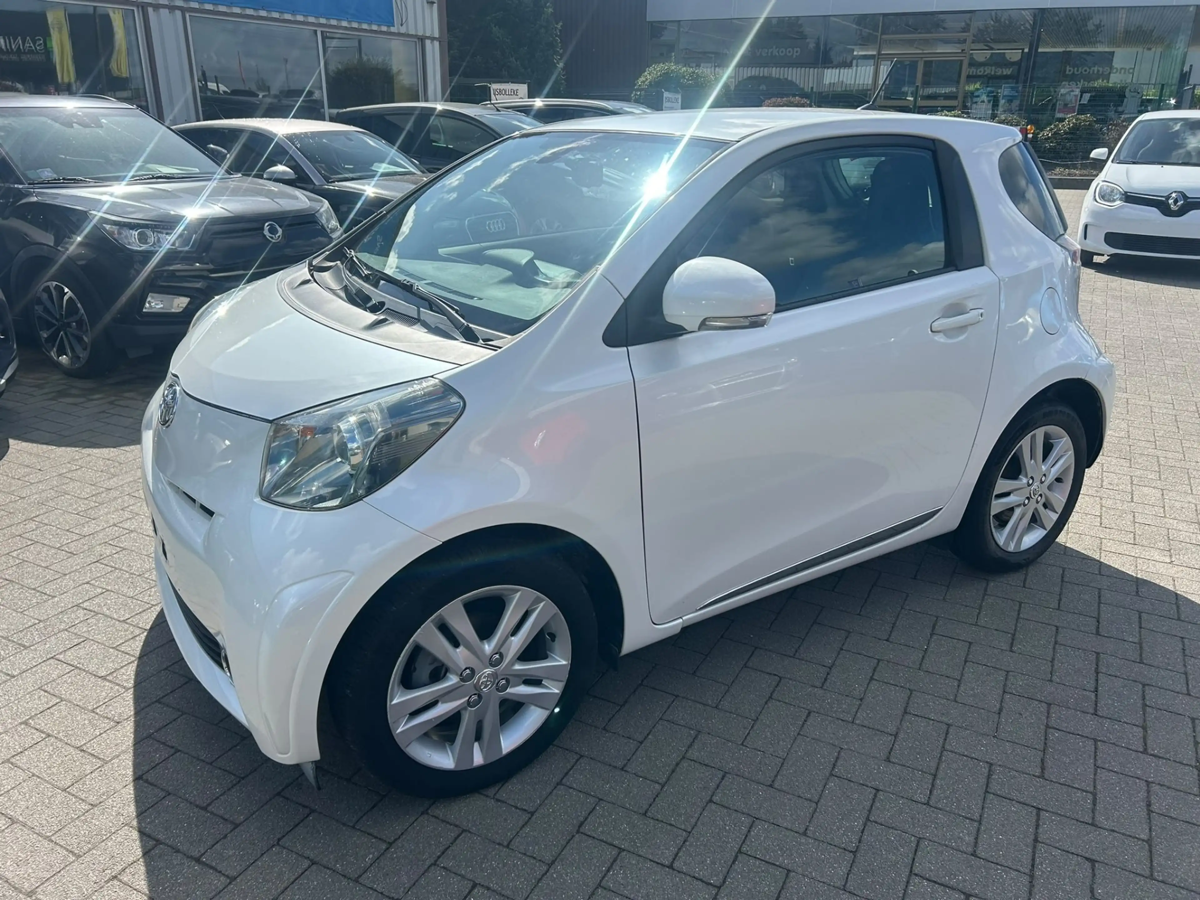 Toyota iQ iQ 1.33i VVT-i Premium Multidrive