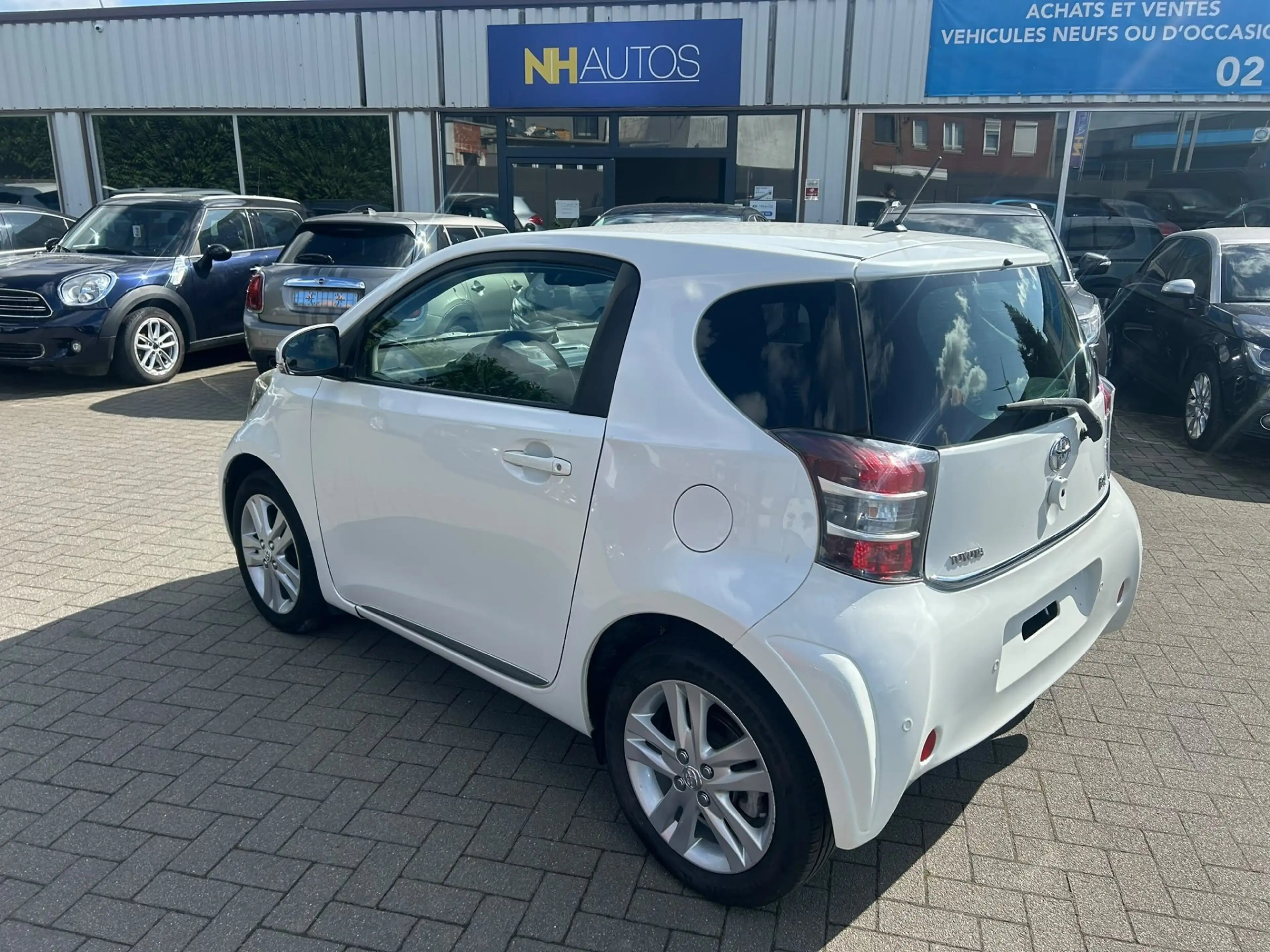Toyota iQ iQ 1.33i VVT-i Premium Multidrive — photo 4