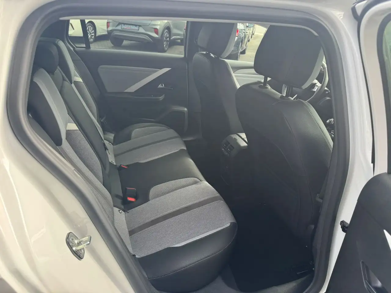 Opel Astra L Sports Tourer 1.2 Elegance*LED*NAVI 18