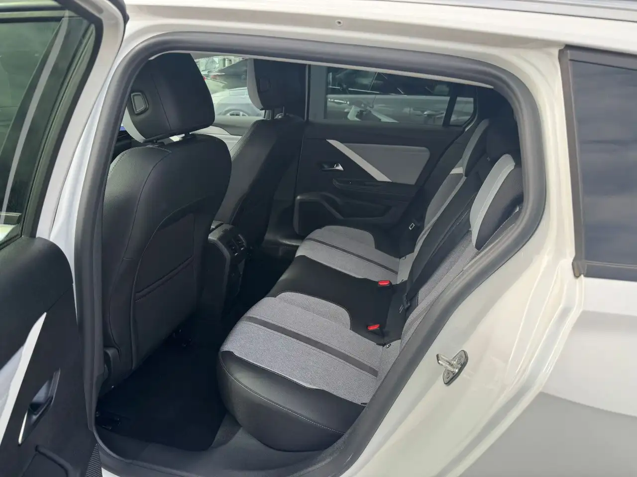 Opel Astra L Sports Tourer 1.2 Elegance*LED*NAVI 17