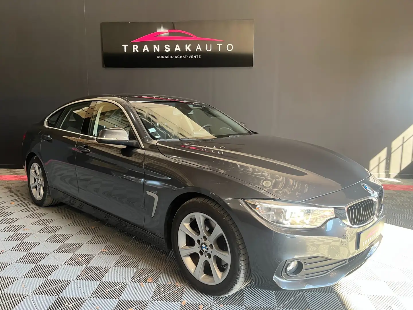 BMW Lounge Grau - 1