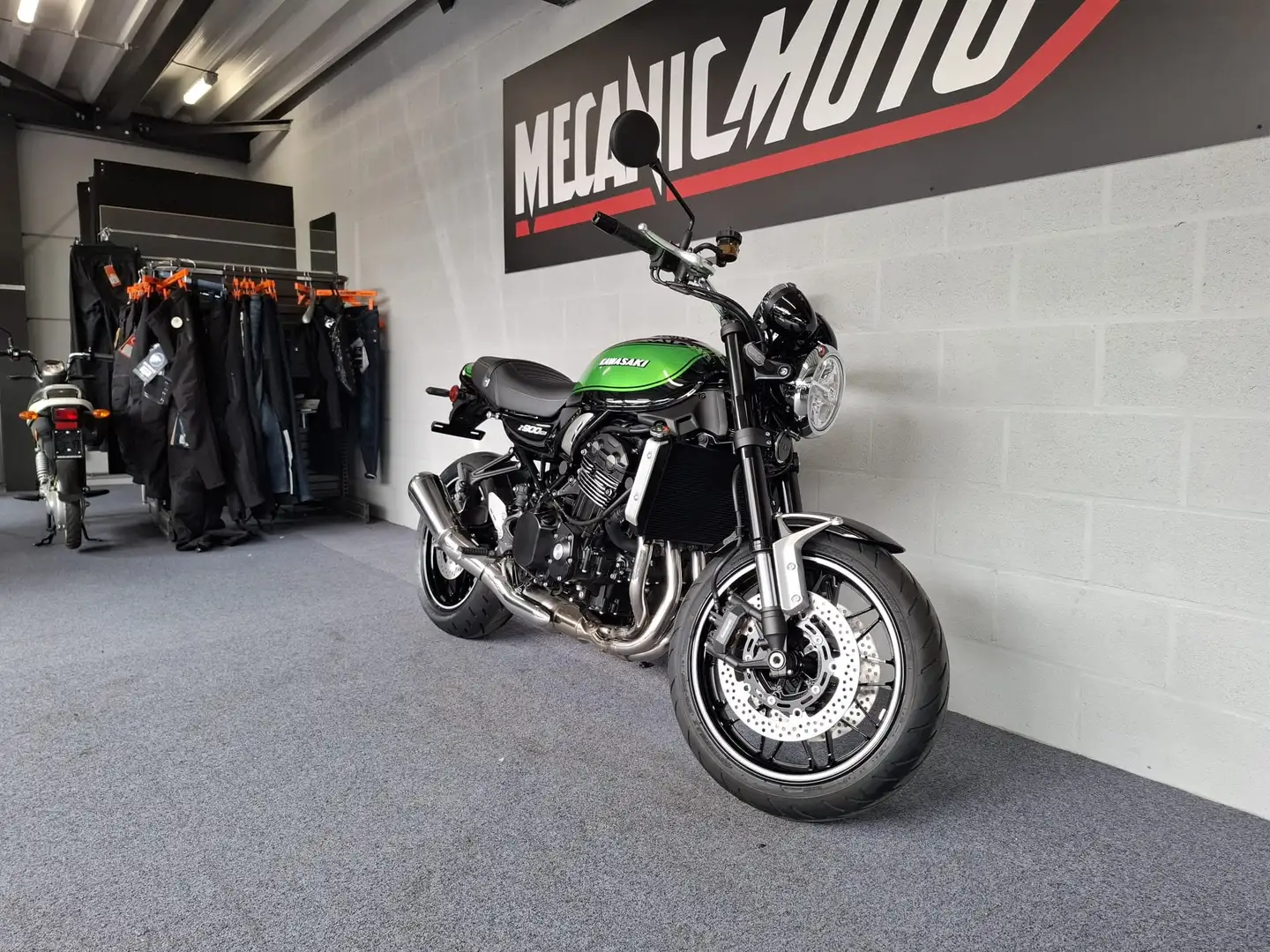 Kawasaki Z900RS 2025 ABS E5+ - TRES FAIBLE KILOMETRAGE Noir - 2