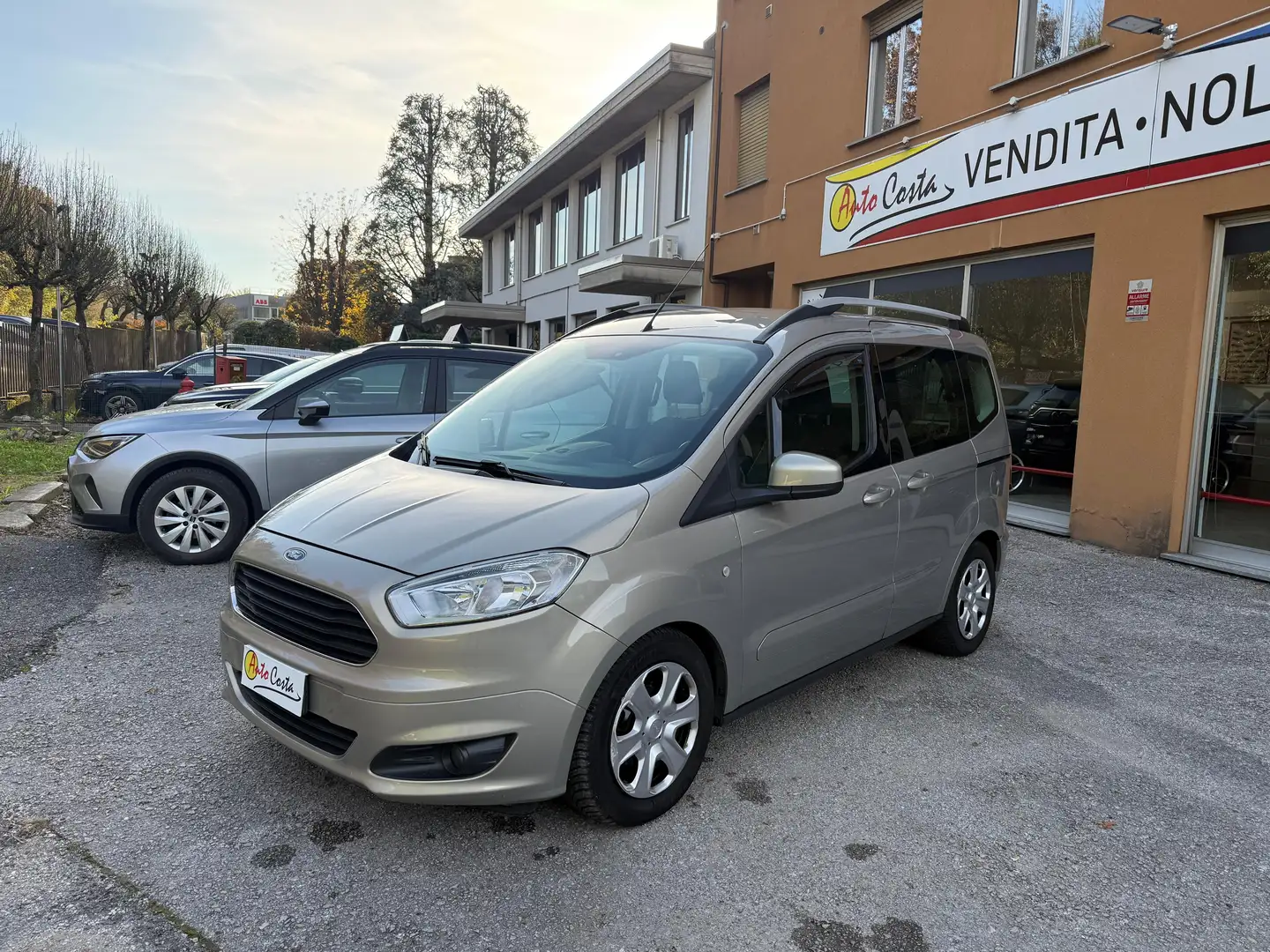 Ford Tourneo Courier 1.5TDCI 75CV TITANIUM 5 POSTI -DISTRIBUZIONE FATTA Gris - 2