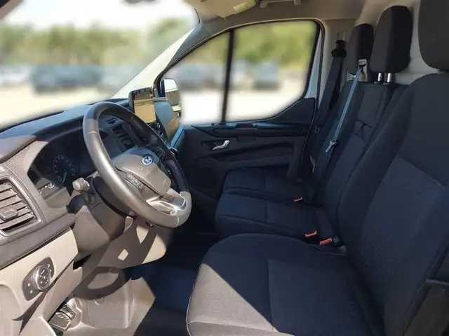 Ford Transit Custom view 8