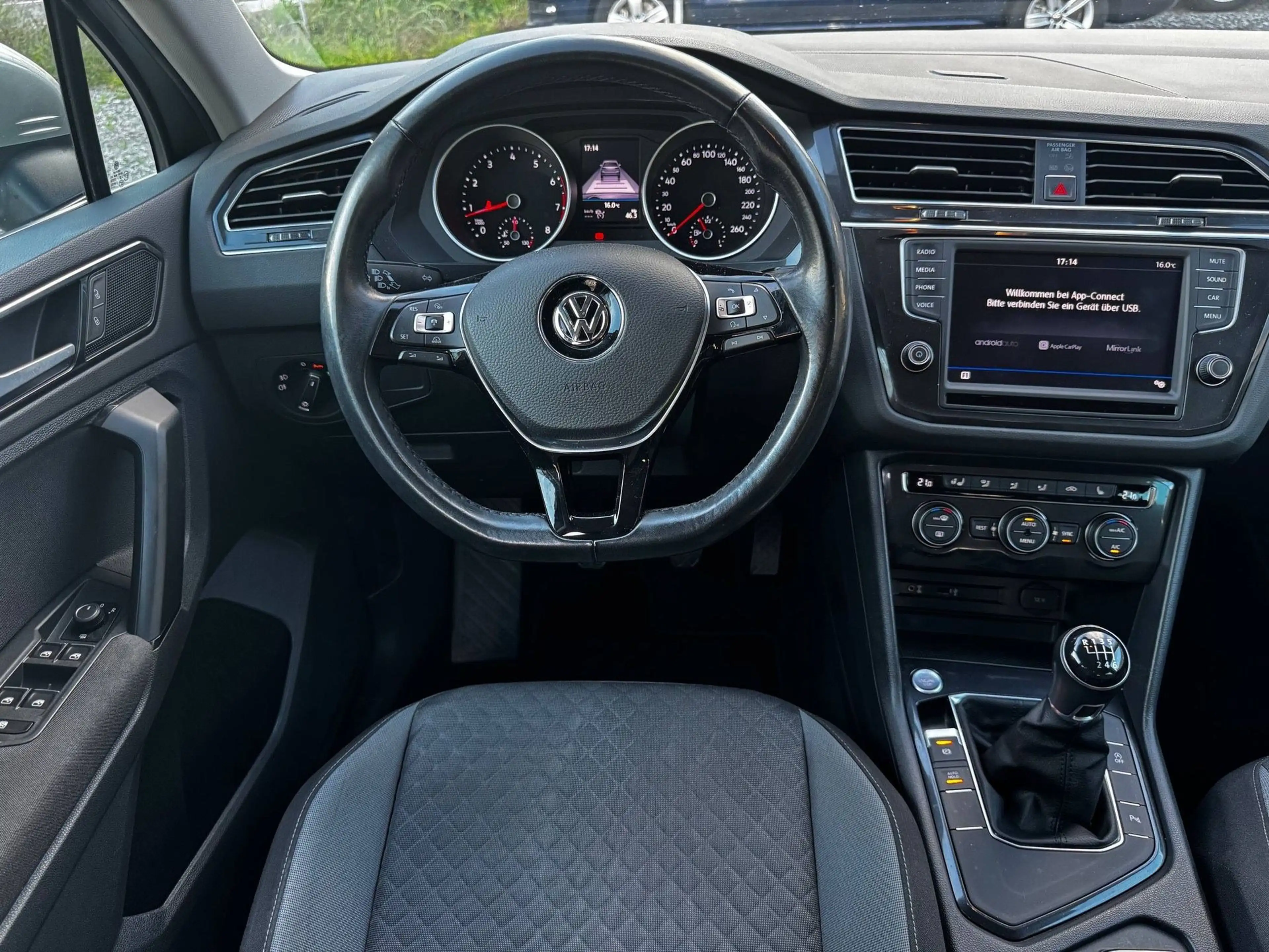 Volkswagen Tiguan 1.4 TSI BMT Comfortline — photo 12