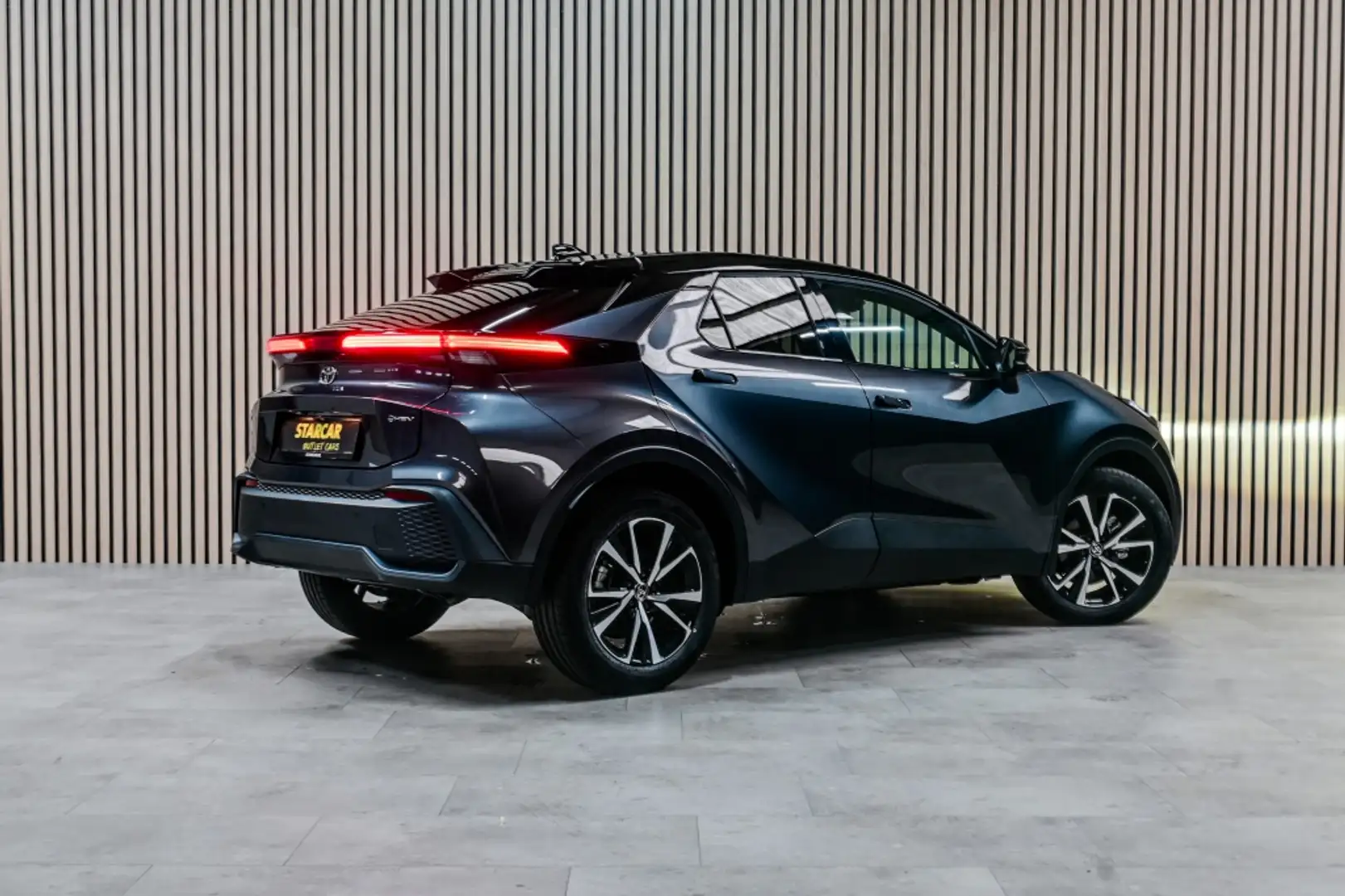 Toyota C-HR C-HR 1.8 Hybrid | TEAMPLAYER | CARPLAY | STOELVERW Grijs - 2