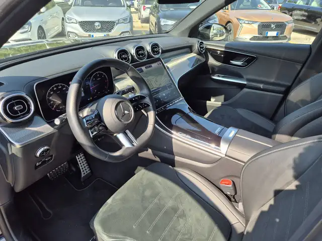 Mercedes-Benz 220 view 6
