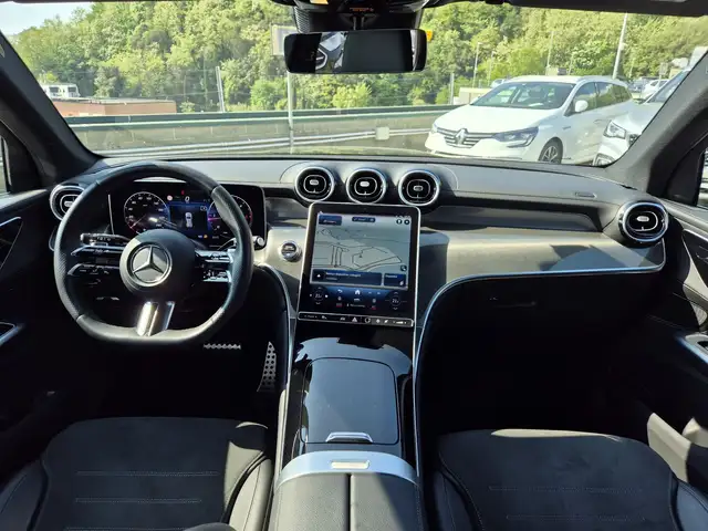 Mercedes-Benz 220 view 8