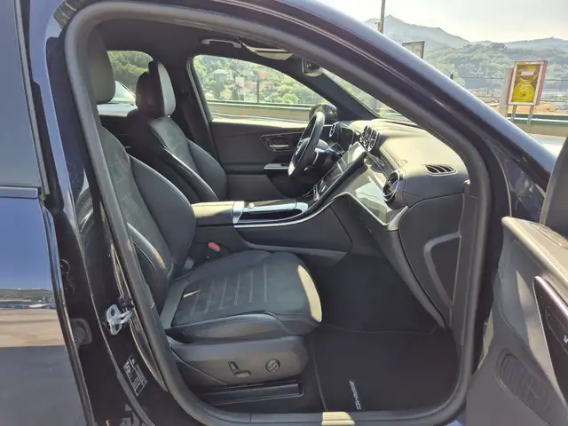 Mercedes-Benz 220 view 9
