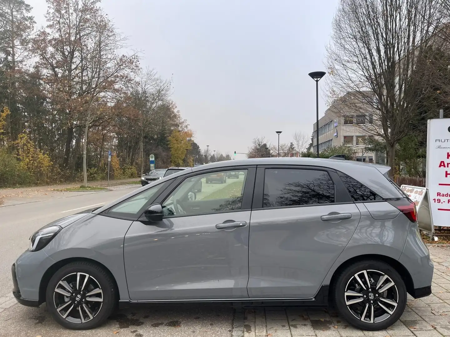 Honda Jazz 1.5 i-MMD Hybrid Advance Sport*NEUWAGEN* Grau - 2
