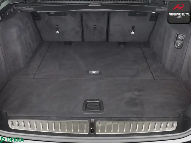 BMW 5 Series view 29