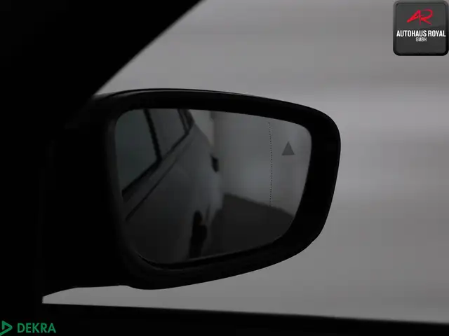 BMW 5 Series view 24