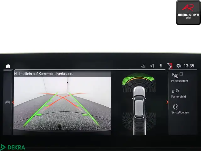 BMW 5 Series view 16