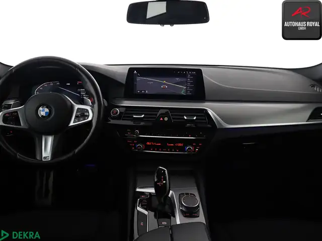 BMW 5 Series view 9