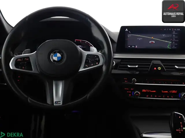 BMW 5 Series view 10