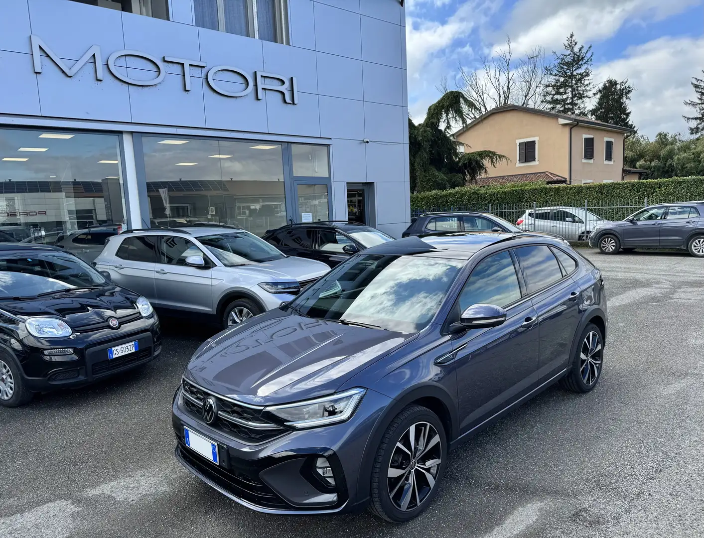 Volkswagen Taigo 1.0 tsi R-Line 110cv / NO VINCOLI Grijs - 1