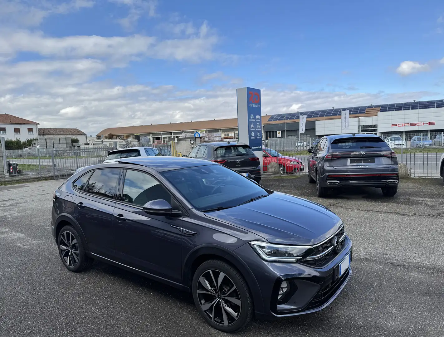 Volkswagen Taigo 1.0 tsi R-Line 110cv / NO VINCOLI Grijs - 2