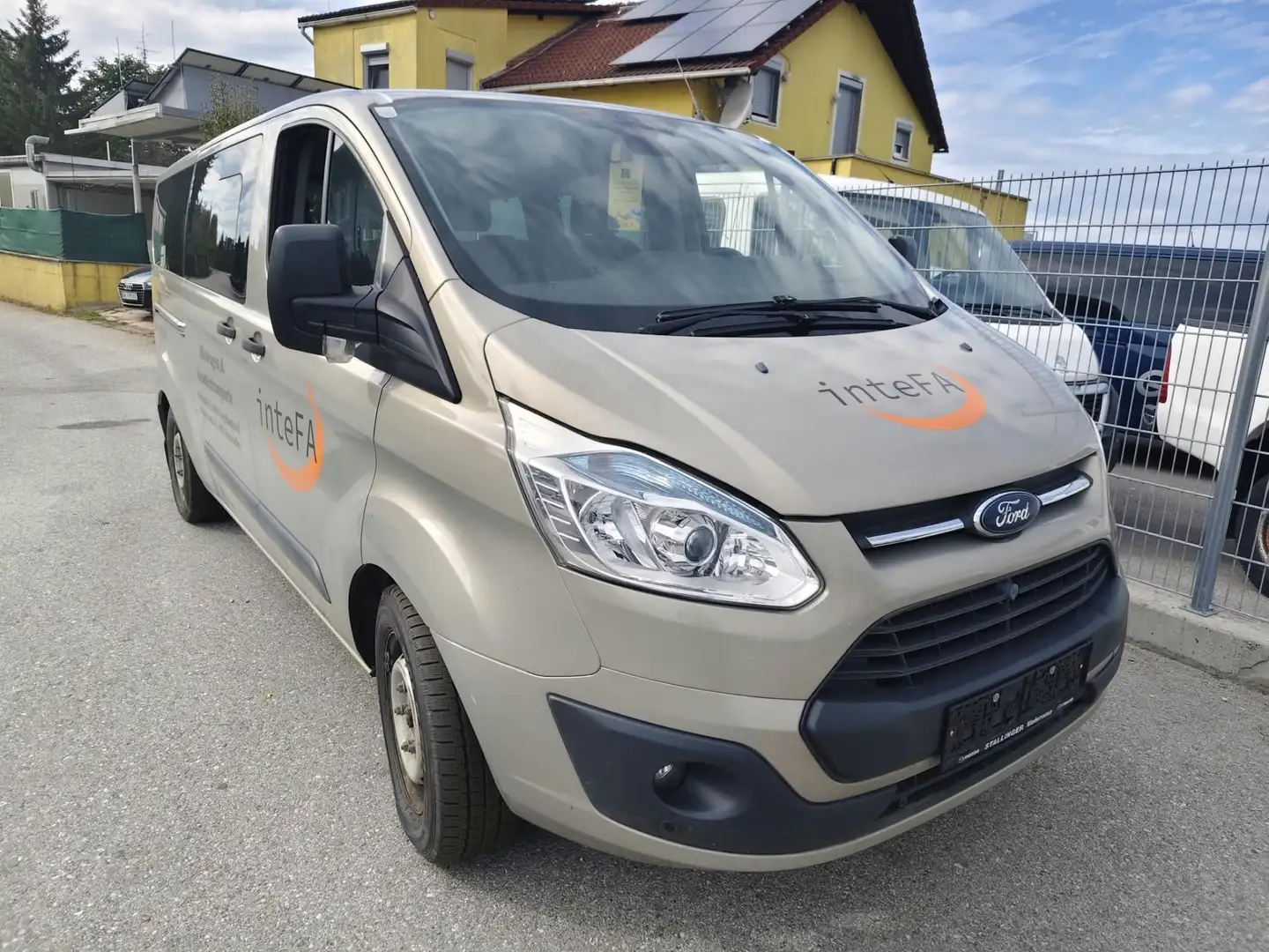 Ford Tourneo Custom Tourneo Custom L2H1 Titanium 2,2 TDCi Titanium Grau - 1
