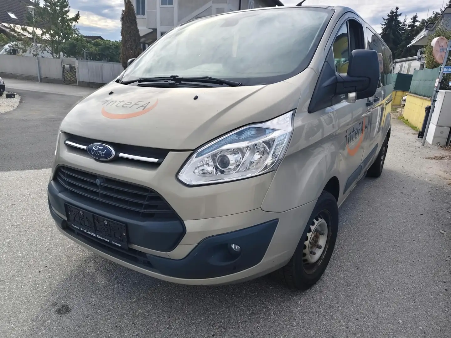 Ford Tourneo Custom Tourneo Custom L2H1 Titanium 2,2 TDCi Titanium Grau - 2