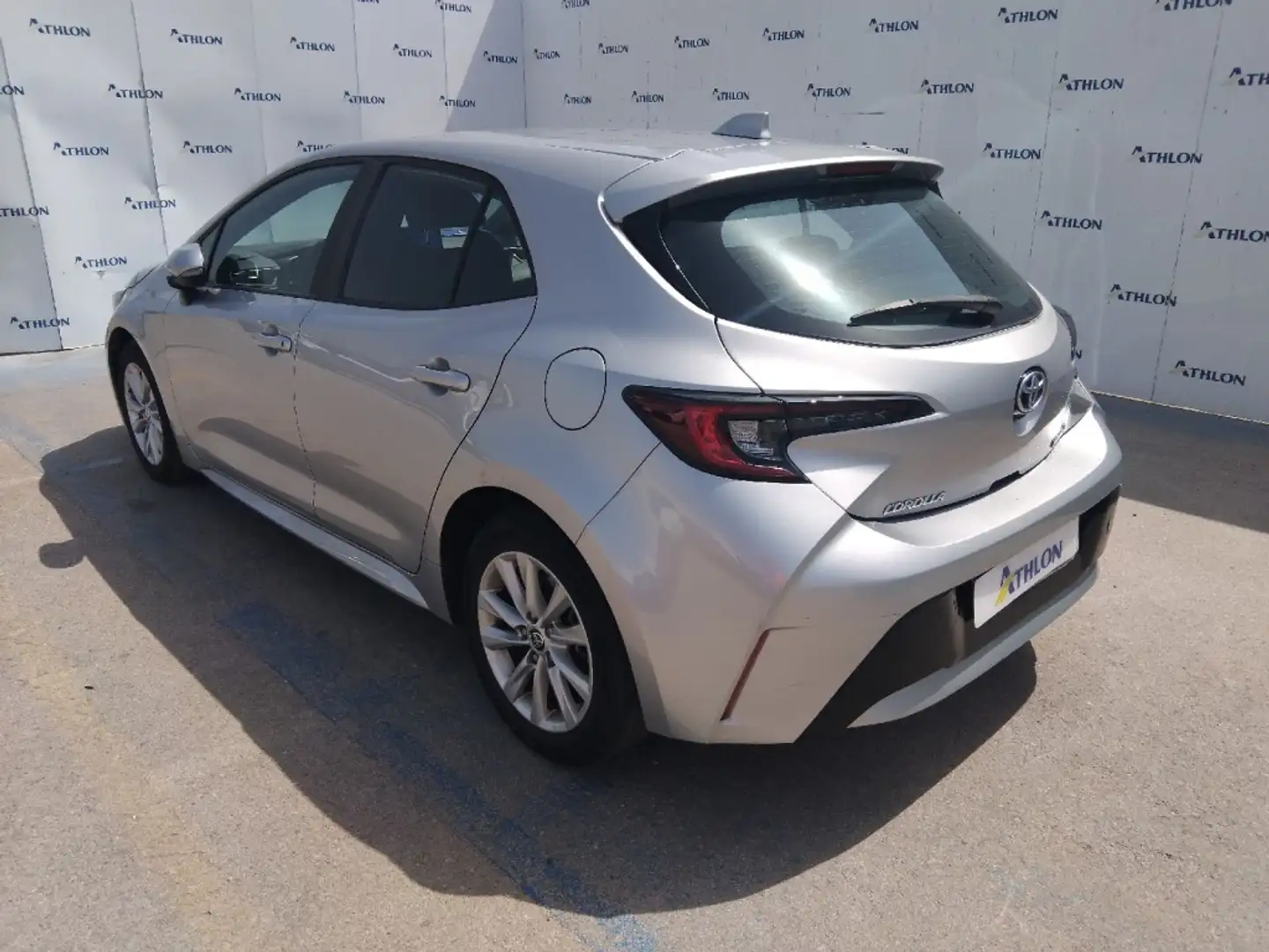 Toyota Corolla 140H Active Plus Gris - 2
