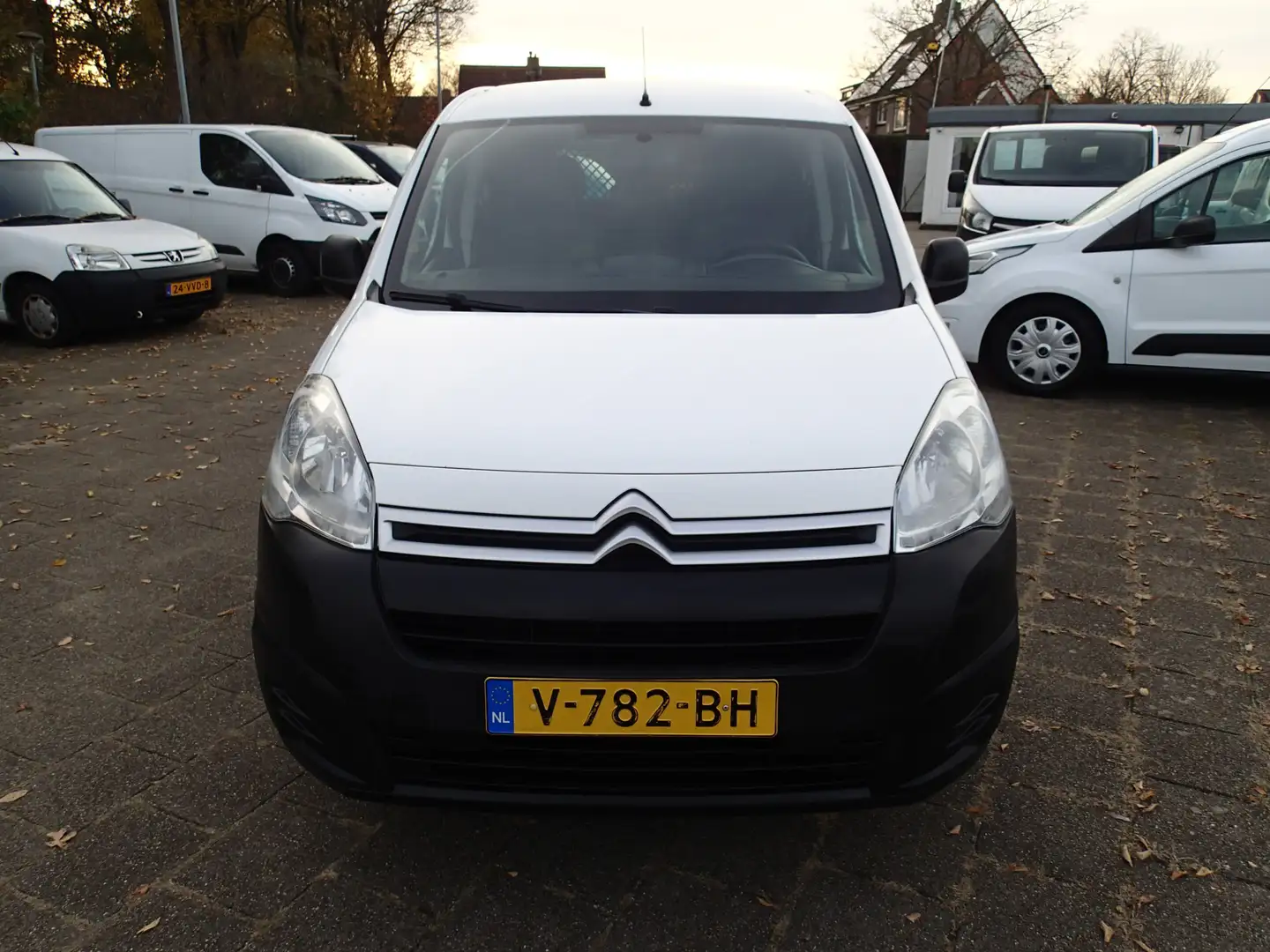 Citroen Berlingo 1.6 BlueHDI 100 Club S&S VOORZIEN VAN AIRCO+CRUISE Wit - 2