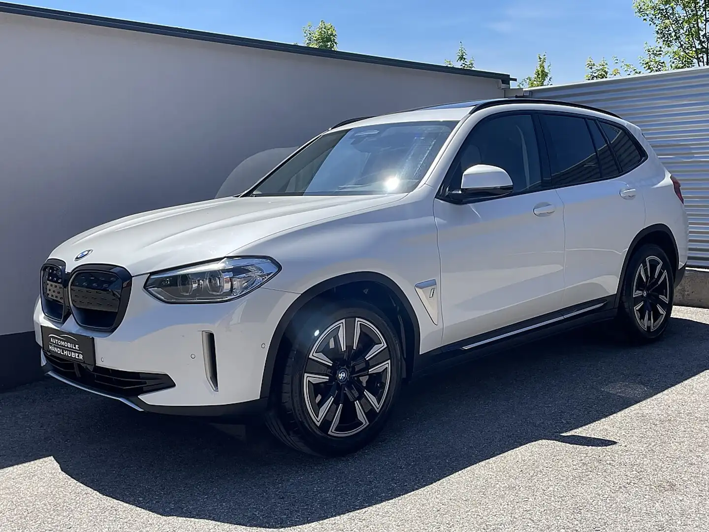 BMW iX3 LEDER/PANO/LIVE.C.PRO/LED/AMBI/19"/ALARM/PARKAS... Weiß - 1