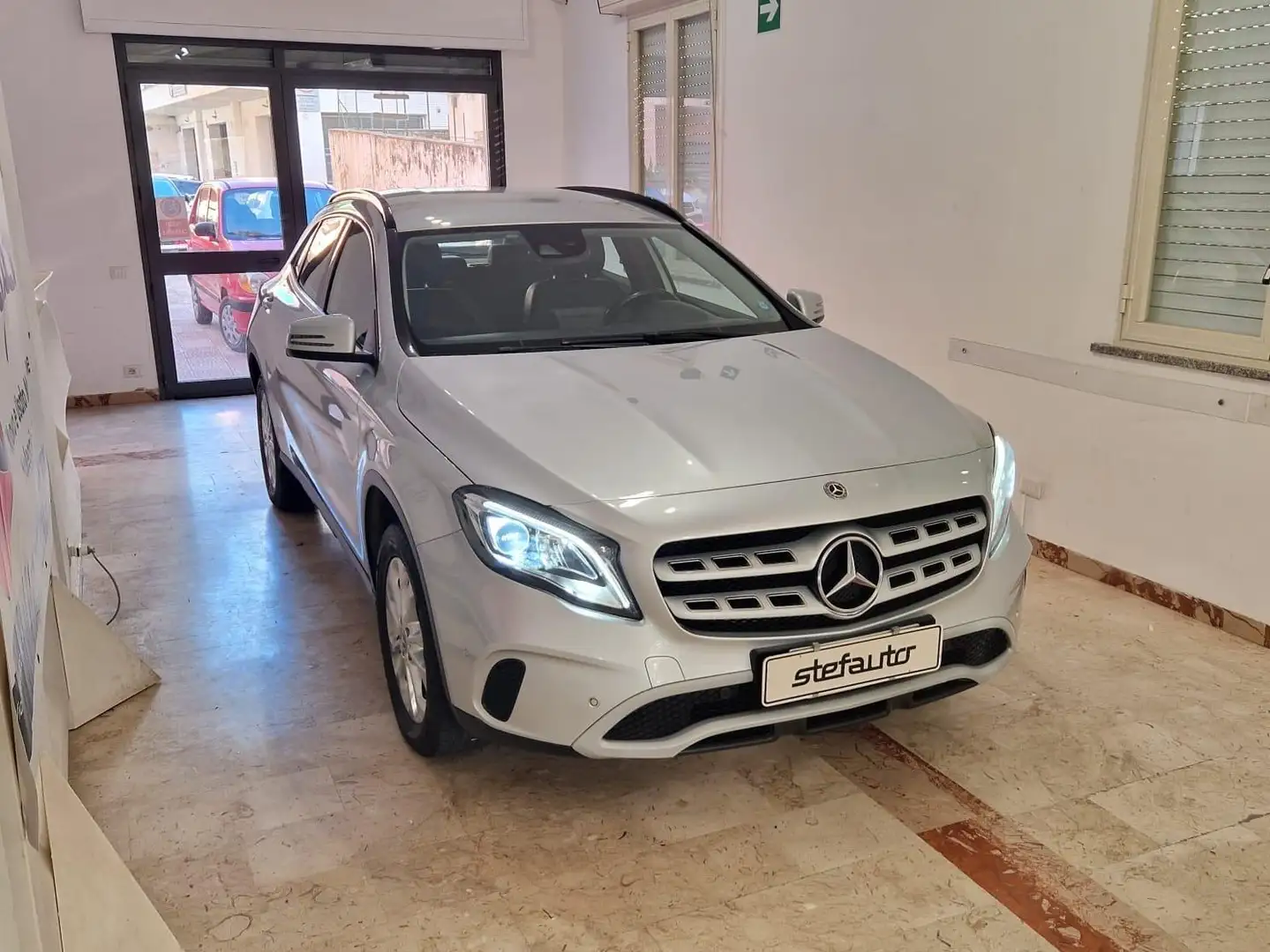 Mercedes-Benz GLA 200 GLA 200d Sport auto Argento - 2