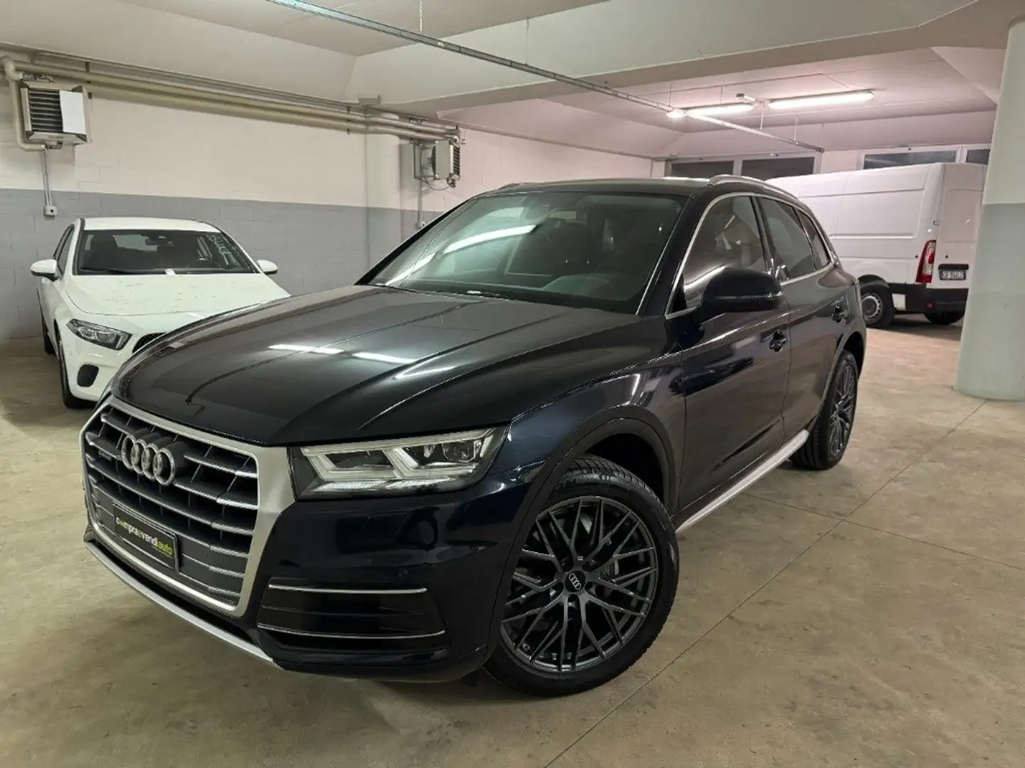 Audi Q5 40 TDI quattro Business Sport Blau - 1