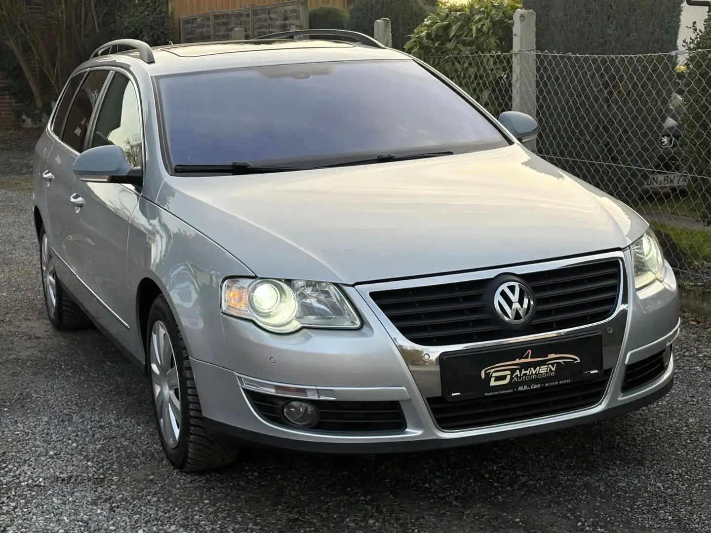 Volkswagen Passat Variant Comfortlin*XEN*SCHIEBEDACH*MEMORY Silber - 1