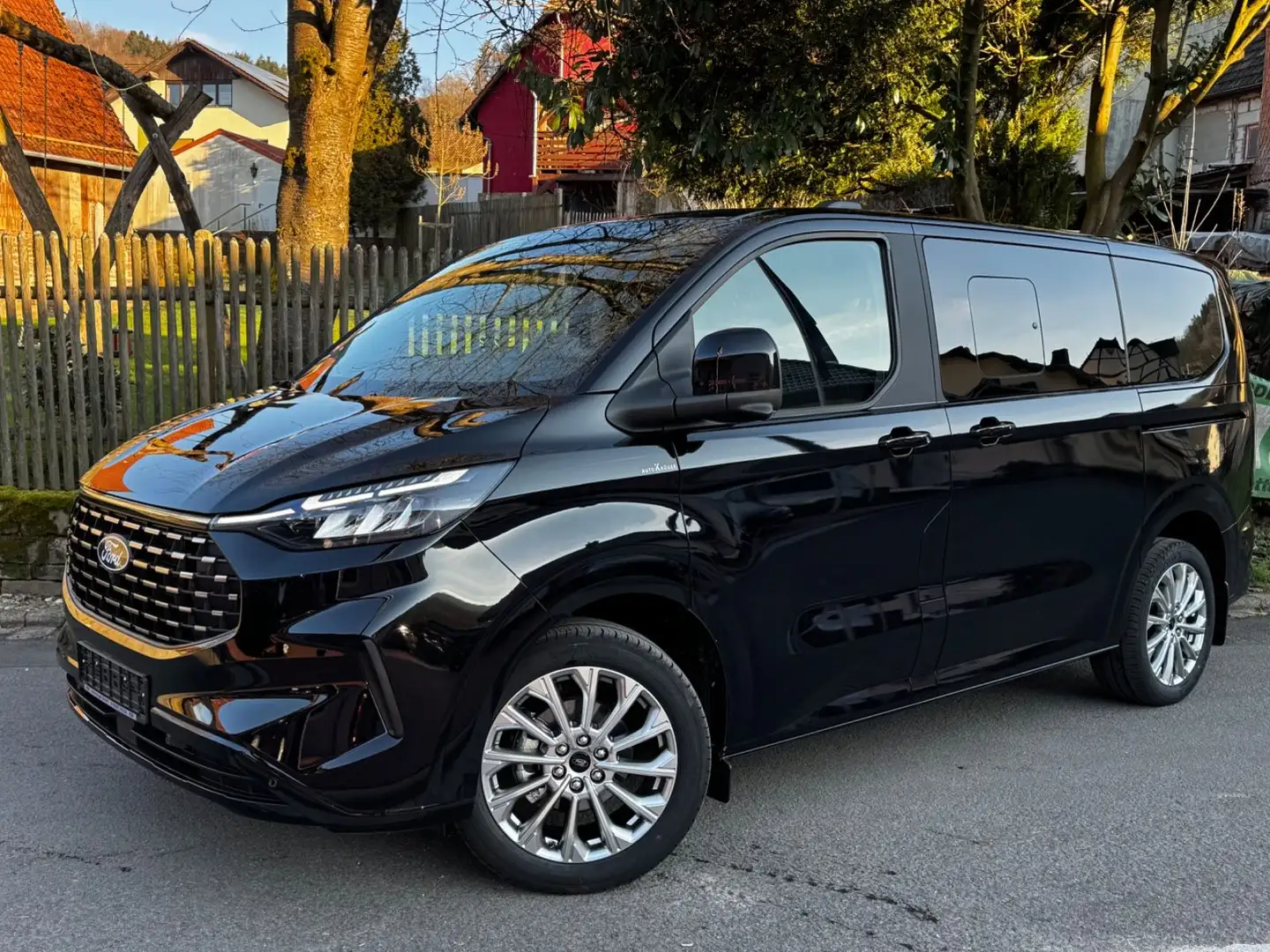 Ford Tourneo Custom L1 Titanium X Aut.*NAVI*KAMERA Schwarz - 1
