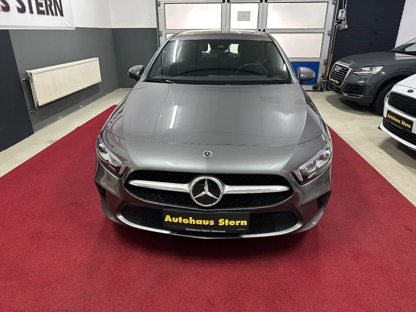 Mercedes-Benz A 180 A -Klasse LED/Ambi.Be./CarPlay/DAB Grau - 2