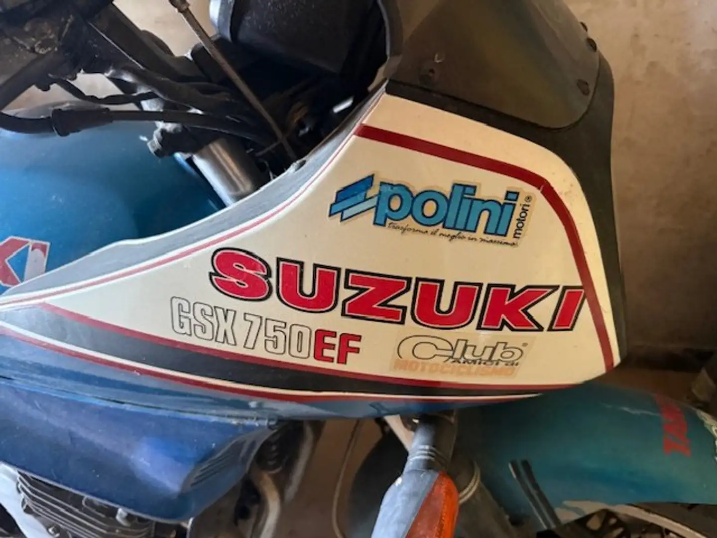 Suzuki GSX 750 plava - 2