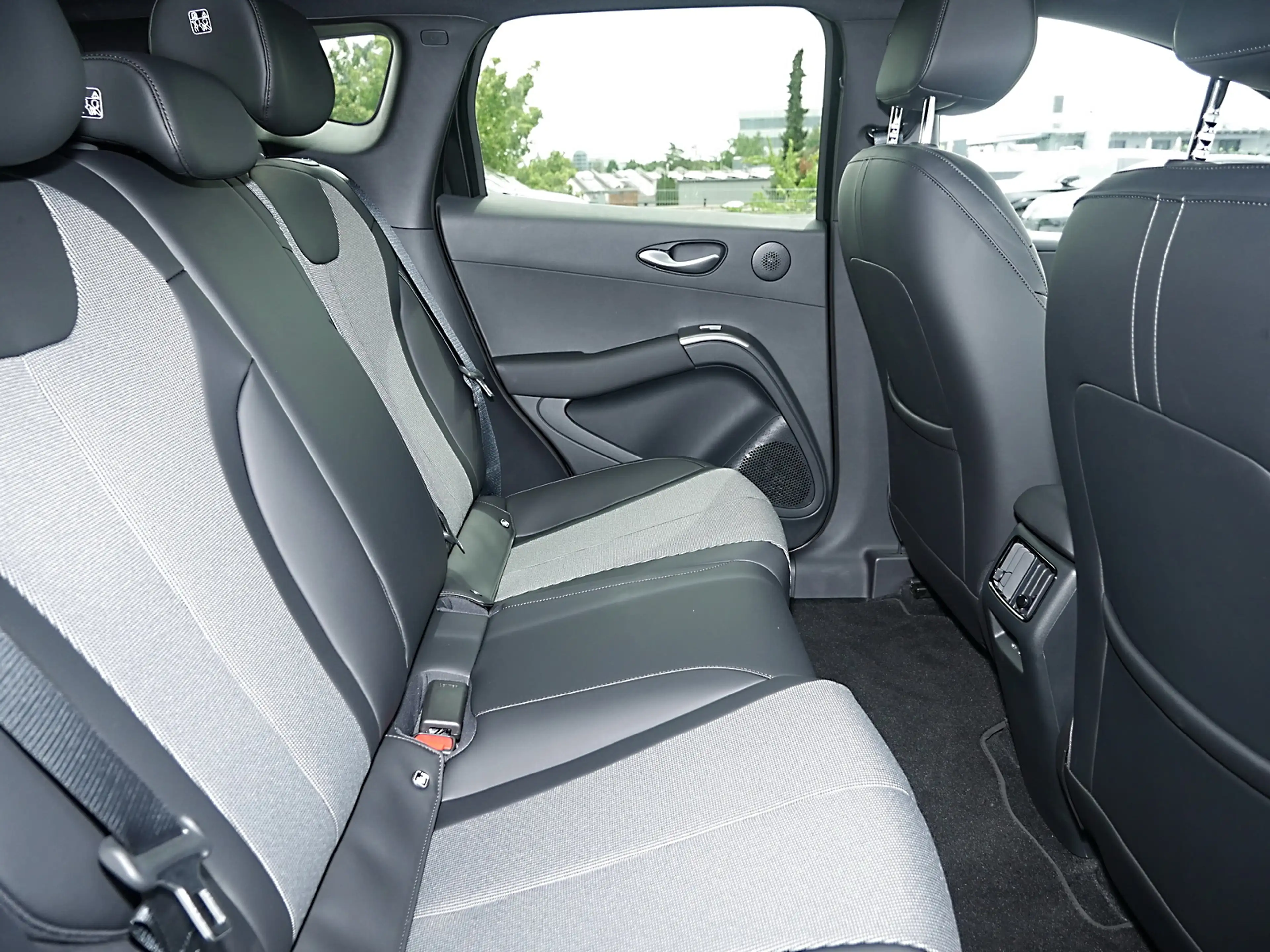 BYD Dolphin G DM-i Comfort 156kW 360° LED Navi Pano — photo 6