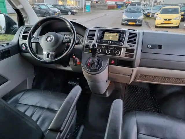 Volkswagen Transporter view 7