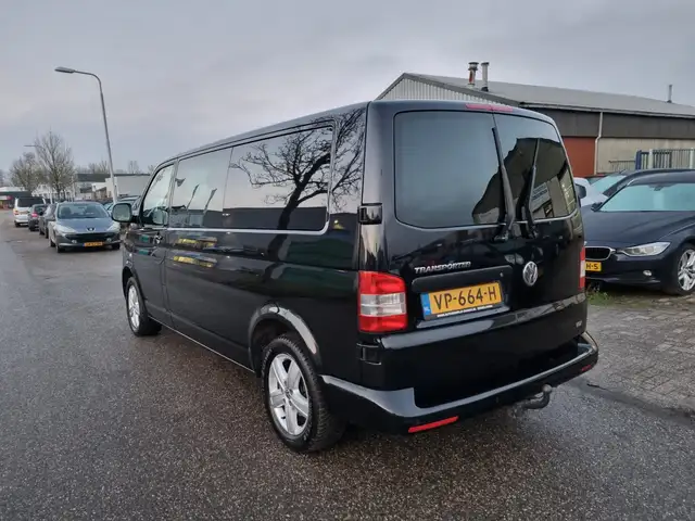 Volkswagen Transporter view 4