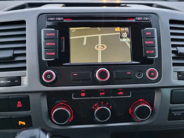 Volkswagen Transporter view 13