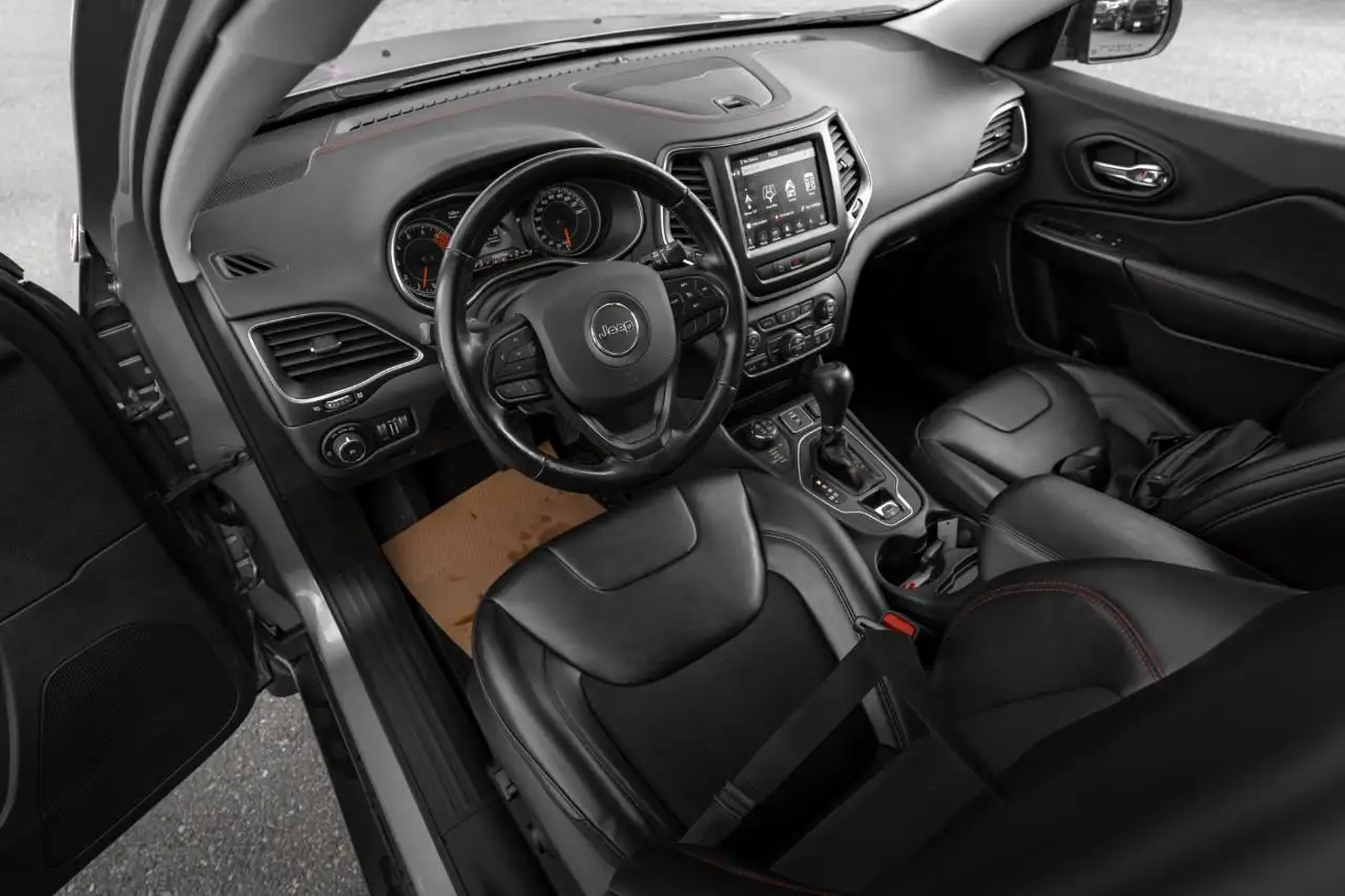 Jeep Cherokee снимка Jeep Cherokee